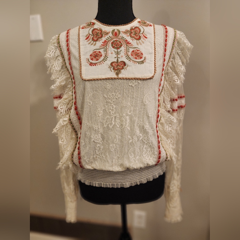 Bl^nk embroidered lace top - Cream, size small